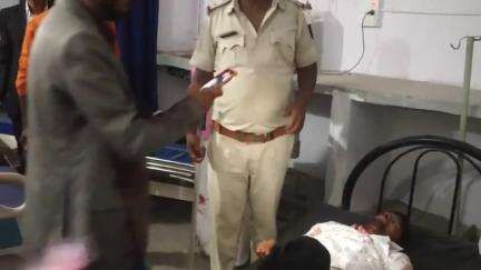 केसरिया: जिले के केसरिया थाना क्षेत्र में सड़क दुर्घटना में घायल 03 व्यक्तियों को अस्पताल में भर्ती कराया गया, चल रहा है इलाज