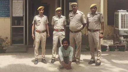 रावला: रावला थाना क्षेत्र के तीन KNM गांव में मिली हैरोइन के मामले में पुलिस ने कार्रवाई करते हुए एक आरोपी को गिरफ्तार किया