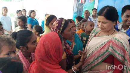 नरहट: नरहट में कांग्रेस विधायक नीतू सिंह ने जनता से मुलाकात की, लोगों ने दी समस्याएं और आवेदन