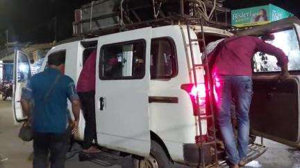 ময়না: গানের অনুষ্ঠান করতে যাওয়ার পথে ফুলতলাতে দুষ্কৃতি দ্বারা আক্রান্ত হলেও বাউল শিল্পীর গাড়ি,থানায় দ্বারস্থ হল শিল্পী দল