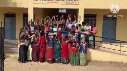 लवाण: लवाण क्षेत्र के पीली का खाना विद्यालय में भवन उद्घाटन न होने के विरोध में ग्रामीणों ने की नारेबाजी