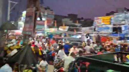 मोकामा: मोकामा बाजार चौक में सड़क के दोनों ओर अतिक्रमण से जाम की समस्या