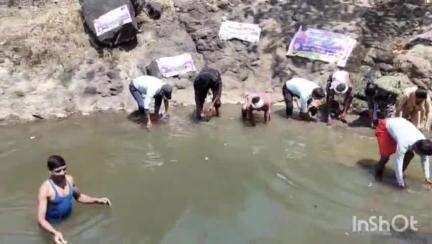 निवास: म.प्र. जन अभियान परिषद ने जल गंगा संवर्धन अभियान के तहत ददरा टोला में पत्थर-मिट्टी से बांध का निर्माण किया