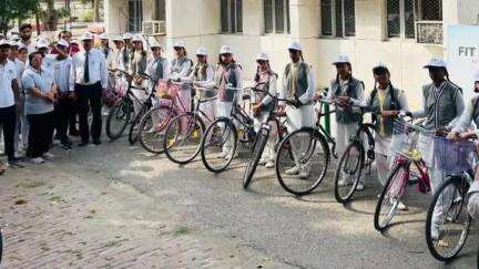 सैफई: सैफई में बच्चों ने थामी फिटनेस की कमान, साइकिल रैली से दिया सेहतमंद समाज का संदेश
