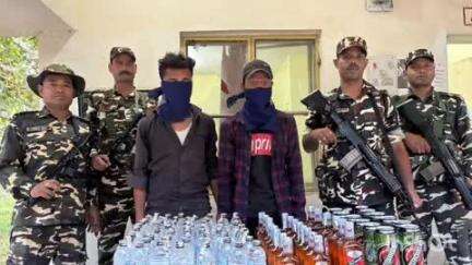 फुलपरास: मधवापुर बॉर्डर पर नेपाल से शराब की खेप ले जाते दो धंधेबाज पकड़े गए