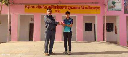 नीम का थाना: नीमकाथाना के निकटवर्ती ग्राम पुरानाबास की छात्रा अर्चना कुमावत का राष्ट्रीय स्तर पर को-को के लिए चयन हुआ