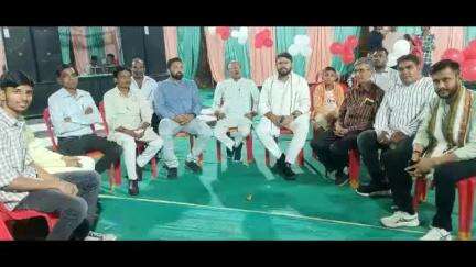बेरला: डुंडा एवं मोहलई गांव में विवाह कार्यक्रम में शामिल हुए बेमेतरा के पूर्व विधायक आशीष छाबड़ा, लोगों से की मुलाकात