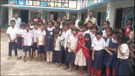 কেতুগ্রাম ১: ছাত্র-ছাত্রীদের স্কুলমুখী করতে এবার পড়ুয়াদের বাড়ি বাড়ি ঘুরছেন কেতুগ্রামের আনখোনা প্রাথমিক বিদ্যালয়ের শিক্ষকরা