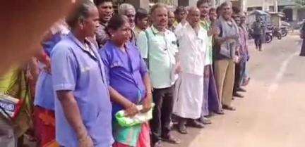 கடையநல்லூர்: நகராட்சி அலுவலக ஒப்பந்த தூய்மை பணியாளர்கள் திடீர் போராட்டம்