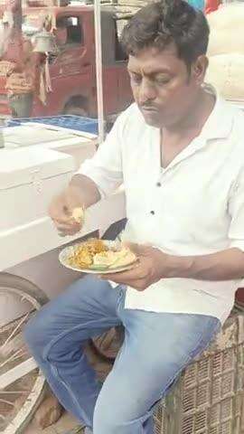 BJP Sarkar ke Raj mein dukandar khane per majbur@#