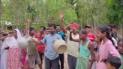 দেৰগাঁও: এশ-এবুৰি সমস্যাৰে জৰ্জৰিত গুৰুযোগনীয়া গাঁওবাসী, বিশুদ্ধ খোৱা পানী এটুপিৰ বাবে হাহাকাৰ ২০০টা পৰিয়ালৰ  #jansamasya