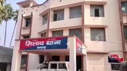 सिलाव: सिलाव बाजार से सिलाव थाना पुलिस ने नशे की हालत में एक व्यक्ति को गिरफ्तार किया
