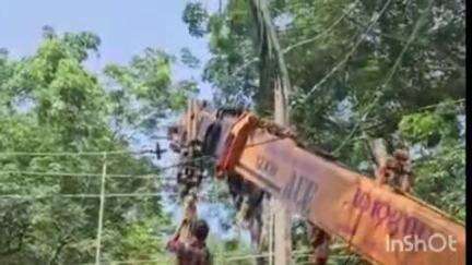 റാന്നി: അയിരൂർ പ്ലാങ്കമണ്ണിൽ വൈദുതി ലൈൻ മാറ്റുന്ന ജോലിക്കിടെ ഷോക്കേറ്റ് അതിഥി തൊഴിലാളിക്ക് ഗുരുതരമായി പൊള്ളലേറ്റു