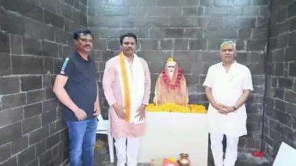 सिंदखेड राजा: मेहकर हिवराआश्रम रोडवरील पलसिद्ध स्पिनर्स कंपनीच्या प्रांगणात पलसिद्ध महाराज यांच्या मूर्तीची प्राणप्रतिष्ठा