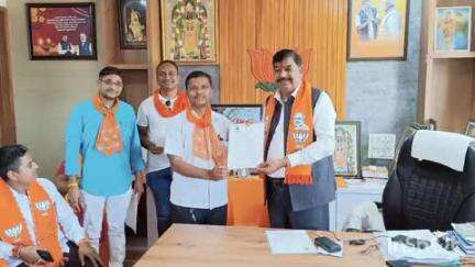 સંતરામપુર: પ્રતાપપુરા કાર્યાલય ખાતે ધારાસભ્ય મંત્રીએ નવનિયુક્ત મંડળના હોદ્દેદારો સાથે બેઠક કરી