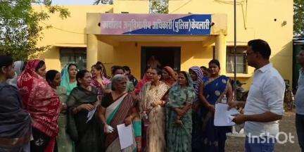 केवलारी: नगर केवलारी में दिनदहाड़े हुई चोरी के आरोपियों को पकड़ने की मांग को लेकर महिलाओं ने एसडीओपी को ज्ञापन सौंपा
