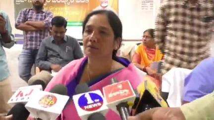 రాప్తాడు నియోజకవర్గంలో మాజీ ఎమ్మెల్యే ప్రకాష్ రెడ్డి నిర్వాకంతో అనేక భూ సమస్యలు ప్రసన్నాయిపల్లిలోఎమ్మెల్యే పరిటాల సునీత