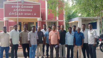 குஜிலியம்பாறை: போலீஸ் நிலையத்தில் வட்டார கல்வி அலுவலரை மிரட்டியவர்கள் மீது ஆசிரியர்கள் புகார்