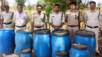 मोहखेड़: ग्राम ख़ुनाझिरकला और ग्राम बारंगा में अवैध शराब के अड्डों पर आबकारी विभाग के दलों ने की कार्रवाई