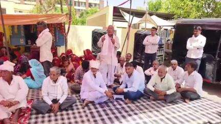 नवलगढ़: गोठड़ा पंचायत समिति में शामिल होने का विरोध, उपखंड कार्यालय के सामने तीन गांवों के ग्रामीण बैठे धरने पर #jansamasya