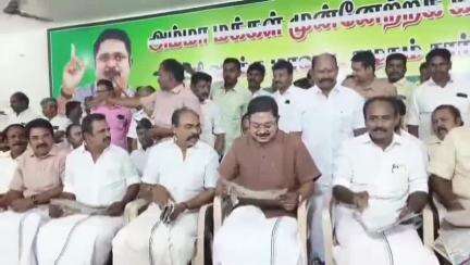 பெரியகுளம்: பெரியகுளத்தில் AMMK செயல்வீரர், வீராங்கனைகள் ஆலோசனைக் கூட்டம் - TTV செய்தியாளர்களை சந்தித்தார்