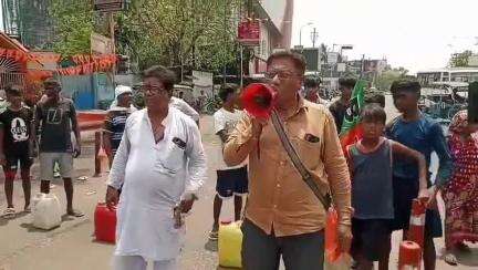 বারাবনী: এলাকায় বিজেপি বিধায়ক আসার কারণে পাঁচ দিন ধরে জল পাচ্ছেন না রুইদাস পাড়ার এলাকার মানুষ অভিযোগ