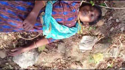 कुंदा: सोनवर्षा में महुआ के पेड़ पर लटका मिला युवती का शव, परिजनों ने लगाया हत्या का आरोप
