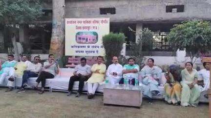 नौगांव: नौगांव नगर पालिका में अतिक्रमण हटाने को लेकर सार्वजनिक बैठक, सीएमओ रहे मौजूद