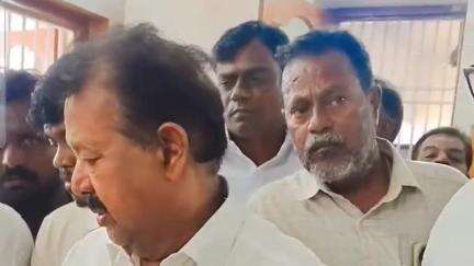 விக்கிரவாண்டி: வாக்கூர் கிராமத்தில் திமுக நிர்வாகி மறைவுக்கு அமைச்சர் பொன்முடி நேரில் சென்று அஞ்சலி செலுத்தினர்