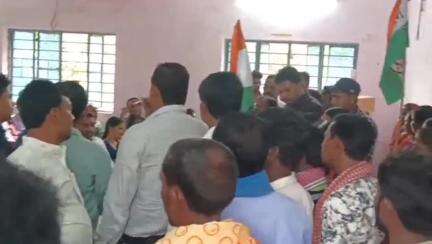 ঝালদা ১: ঝালদায় বিধায়ক সুশান্ত মাহাতোর হাত ধরে তৃণমূলে যোগদান, বিজেপির জয়ী গ্রাম পঞ্চায়েত সদস্য সহ অন্যান্য