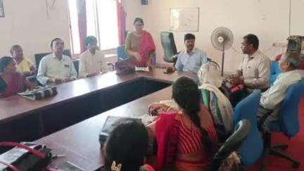 पटमदा: मनरेगा योजनाओं के क्रियान्वयन पर प्रखंड में हुई बैठक