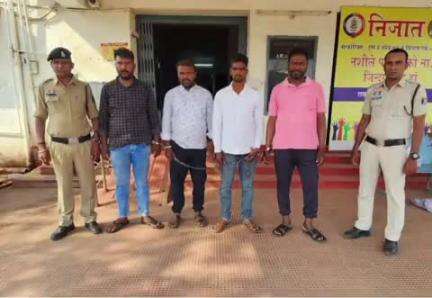 मंदिर हसौद थाना क्षेत्र में पुलिस ने अवैध यार्ड का भंडाफोड़ करते हुए की छापेमारी कार्यवाही