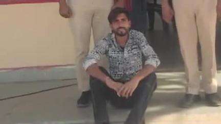 दूनी: घाड पुलिस ने शराब ठेके से चोरी हुई शराब खरीदने वाले सात माह से वांछित आरोपी को किया गिरफ्तार
