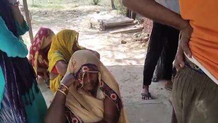 तिर्वा: हुसैन नगर में कोटेदार पर कार्ड धारकों ने लगाया घटतौली और अंगूठा लगाने के बाद राशन नहीं देने का आरोप #jansamasya