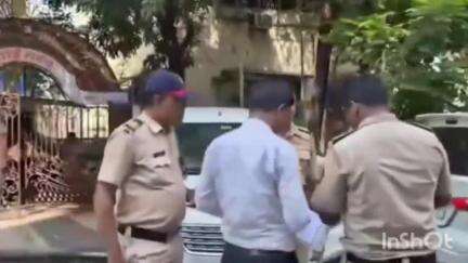 अंबरनाथ: अंबरनाथ येथील प्रसिद्ध उद्योगपती विश्वनाथ पनवेलकर यांच्या हुतात्मा चौक येथील घरावर गोळीबार
