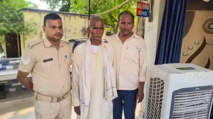 हथुआ: सिंगहा टोला अहीरौली निवासी लापता व्यक्ति को पुलिस ने थावे सड़क से बरामद कर परिजनों को सौंपा