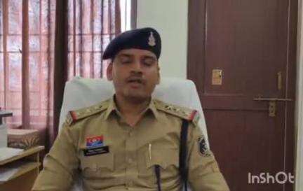 वाड्रफनगर: रघुनाथनगर थाना क्षेत्र में यातायात नियमों का उल्लंघन करने वालों पर पुलिस लगातार कर रही है कार्रवाई : TI जितेंद्र जायसवाल