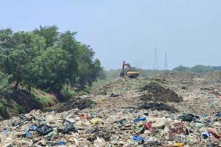 જલાલપોર: મહાનગર પાલિકા દ્વારા શહેરમાં આવેલી ખાડીઓની સાફ-સફાઈ શરૂ કરવામાં આવી પ્રોમોન્સમ ની કામગીરીમાં 30 લાખથી વધુનું બજેટ