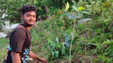 বেলডাঙা ১: এক কোটি বৃক্ষ রোপনের লক্ষ্যে, পরিবেশের ভারসাম্য বজায় রাখতে বেলডাঙ্গার বিবেক বৃক্ষ দল ভাগীরথী নদীর তীরে বৃক্ষরোপণে আজ