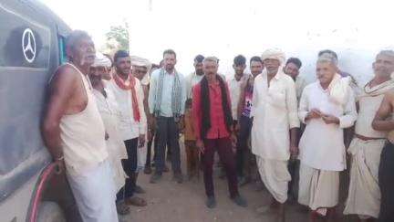 सरमथुरा की मदनपुर पंचायत के ग्राम गुलावली में पानी की समस्या को लेकर किसानों की पुकार  
सरकारी ठेकेदार नहीं कर रहे काम