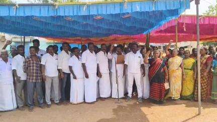 காரைக்குடி: கல்லலில் பேருந்து நிலையம் அமைக்க வலியுறுத்தி பொதுமக்கள் அனைத்து கட்சியினர் பங்கேற்ற கண்டண ஆர்ப்பாட்டம்