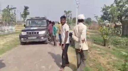 इकौना: बेहनन पुरवा में खेत में बकरी जाने को लेकर दो पक्षों में हुई हाथापाई और मारपीट, कार्रवाई में जुटी पुलिस