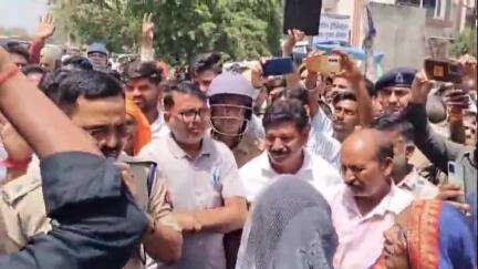 कांठ: युवक की मौत के बाद गुस्साए परिजनों ने मुरादाबाद-हरिद्वार हाइवे किया जाम