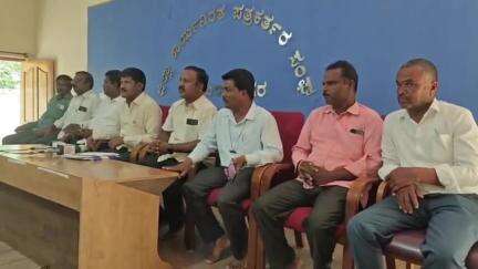 ಚಾಮರಾಜನಗರ: ವಾಜಮಂಗಲದಲ್ಲಿ ಅಂಬೇಡ್ಕರ್ ಭಾವಚಿತ್ರಕ್ಕೆ ಅಪಮಾನ ಮಾಡಿದ ಕಿಡಿಗೇಡಿಗಳನ್ನು ಬಂಧಿಸಿ ನಗರದಲ್ಲಿ ಮುಖಂಡ ಮಂಜುನಾಥ್
