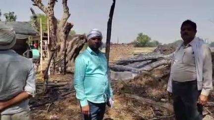 रसूलाबाद: सिठऊमताना पूर्व में संदिग्ध परिस्थितियों में लगी आग, तहसील प्रशासन ने पहुंचकर किया क्षति का आकलन
