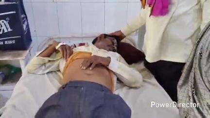 कर्वी: कर्वी मानिकपुर मुख्य सड़क में चेतन मैरिज हॉल के पास पिकअप की टक्कर से एक व्यक्ति घायल, जिला अस्पताल में भर्ती