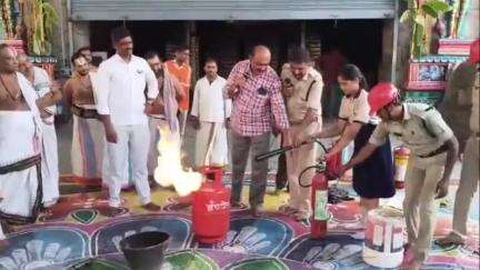 తిరుచానూరులో అగ్ని ప్రమాదాల నివారణపై అవగాహన నిర్వహించిన అగ్నిమాపక అధికారులు