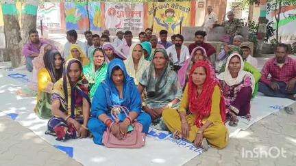 नजीबाबाद: नंगला पिथौरा केग्रामीणों ने तहसील पहुंचकर तहसीलदार को गांव की नली का पानी रोके जाने के संबंध में शिकायत  की*#jansamasya