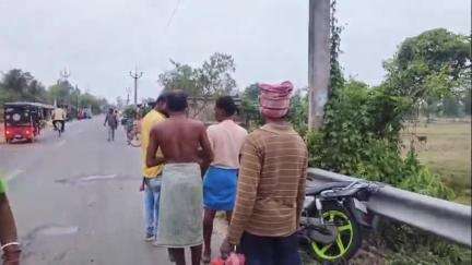 কাকদ্বীপ: দুটো বাইকের মুখোমুখি সংঘর্ষ আহত ৫ আড্ডির বাজার এলাকার ঘটনা