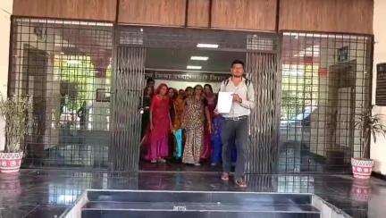 अंजड़: ग्राम बघाडी के ग्रामीणों ने की पेयजल समस्या के समाधान की मांग, कलेक्ट्रेट में आयोजित जनसुनवाई में दिया आवेदन
